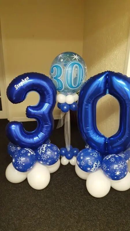 dark blue big number 30 balloon with blue and white latex balloons