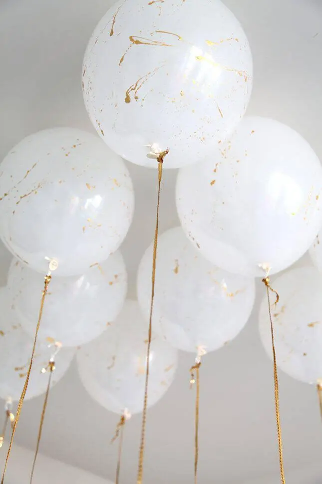 Balloons Lane uses the colors white and gold round mix colors confetti balloons With ​big marble balloons on long golden strings for a sweet 16 birthday or quinceanera party