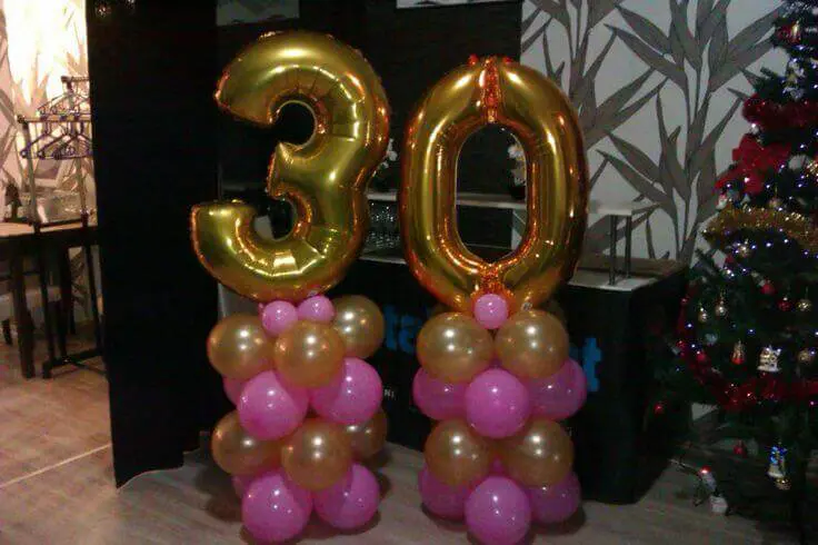 Hot pink and gold balloons with number 30 confetti balloons arranged in a column by Balloons Lane for anniversary celebration in New York City.