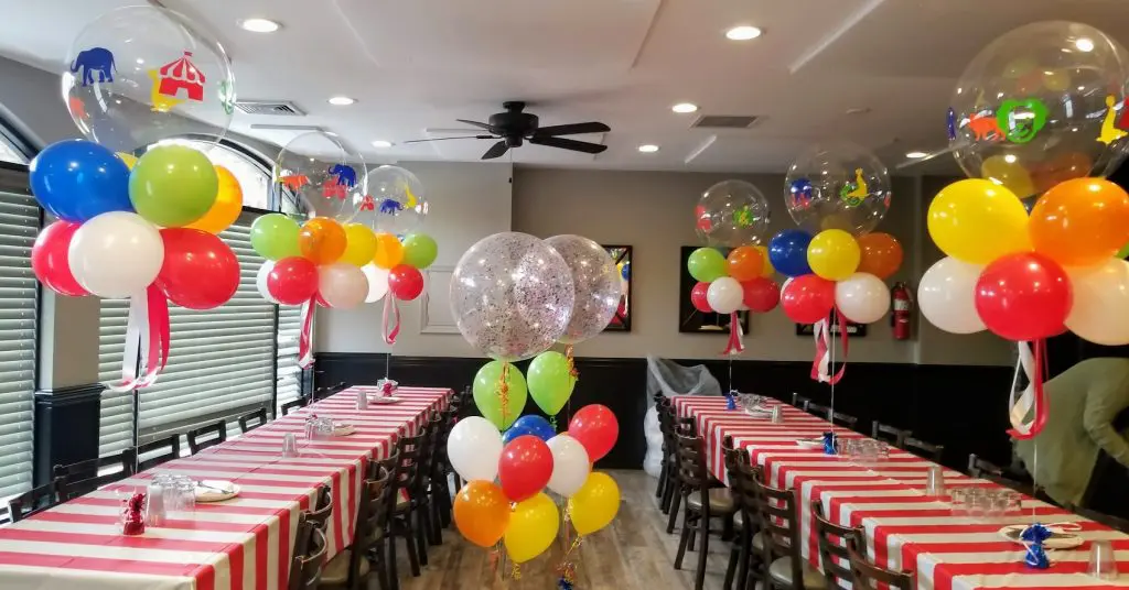 circus theme party balloons table centerpieces