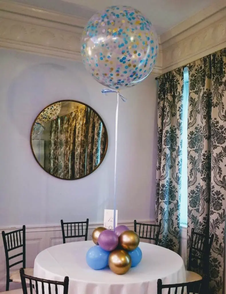 Balloons Lane in New Jersey offers Purple Chrome, Rose Gold, and Blue confetti balloons, as well as big round clear confetti balloons for girl's communion celebration. Balloon-shaped confetti is also available.