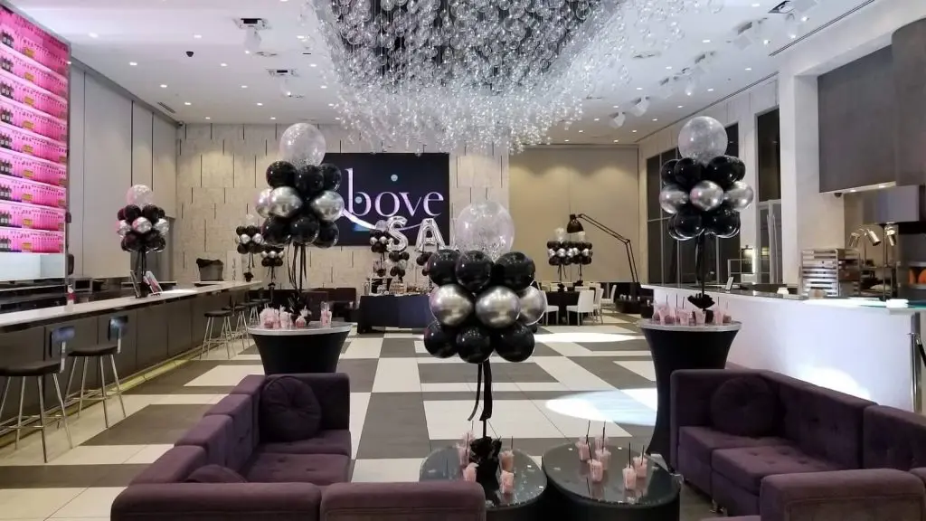 Black and silver chrome birthday balloons centerpieces and balloon centerpiece to celebrate engagement party, reunion, theme party