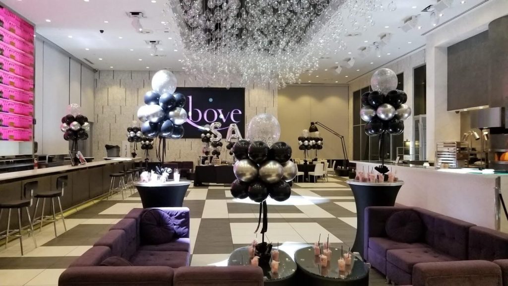Balloons Lane Balloon delivery Brooklyn in use black and silver latex balloons with silver confetti balloons centerpieces For Occassion