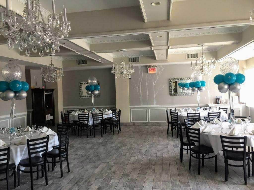 Balloons Lane Balloon delivery Brooklyn in use colors Chrome® Silver Green balloons With christening Balloons centerpieces For Decoration