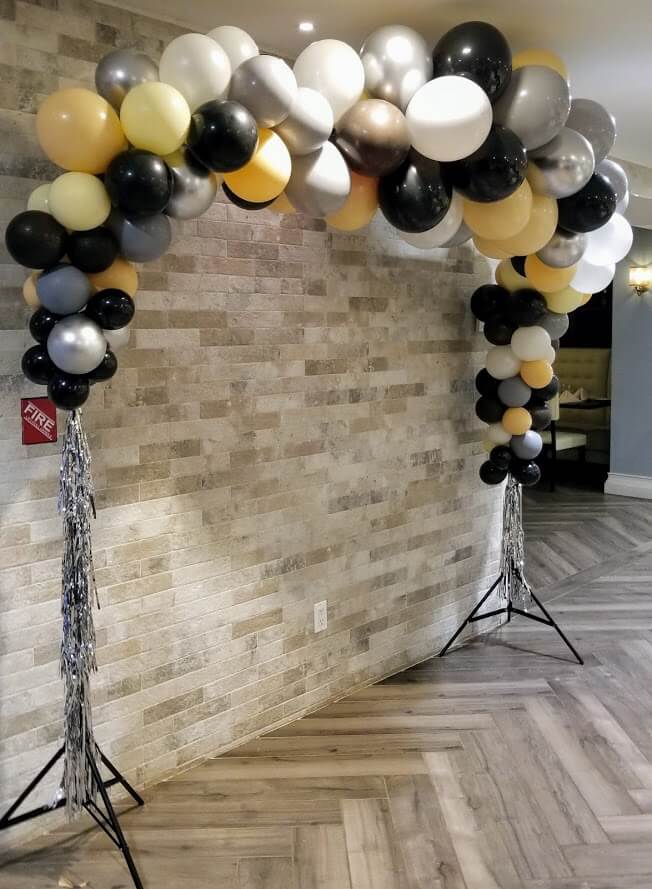 Balloons Lane Balloon delivery in NYC use colors gray black and silver balloons Party for Arch