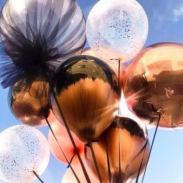 Balloons in copper and chrome rose gold with a beautiful metallic design for Valentine's Day decor