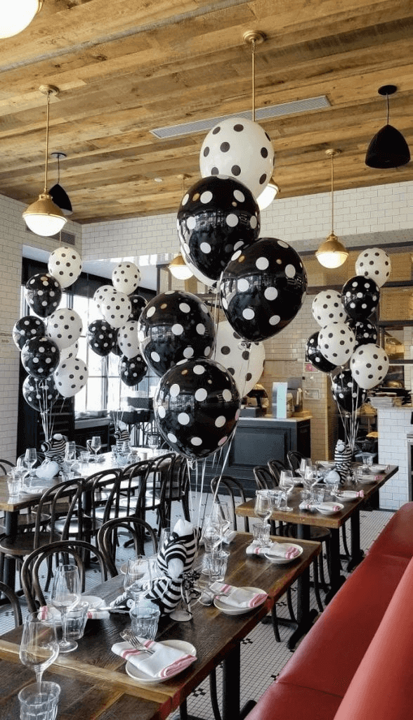 black and white polka dot latex balloons centerpieces