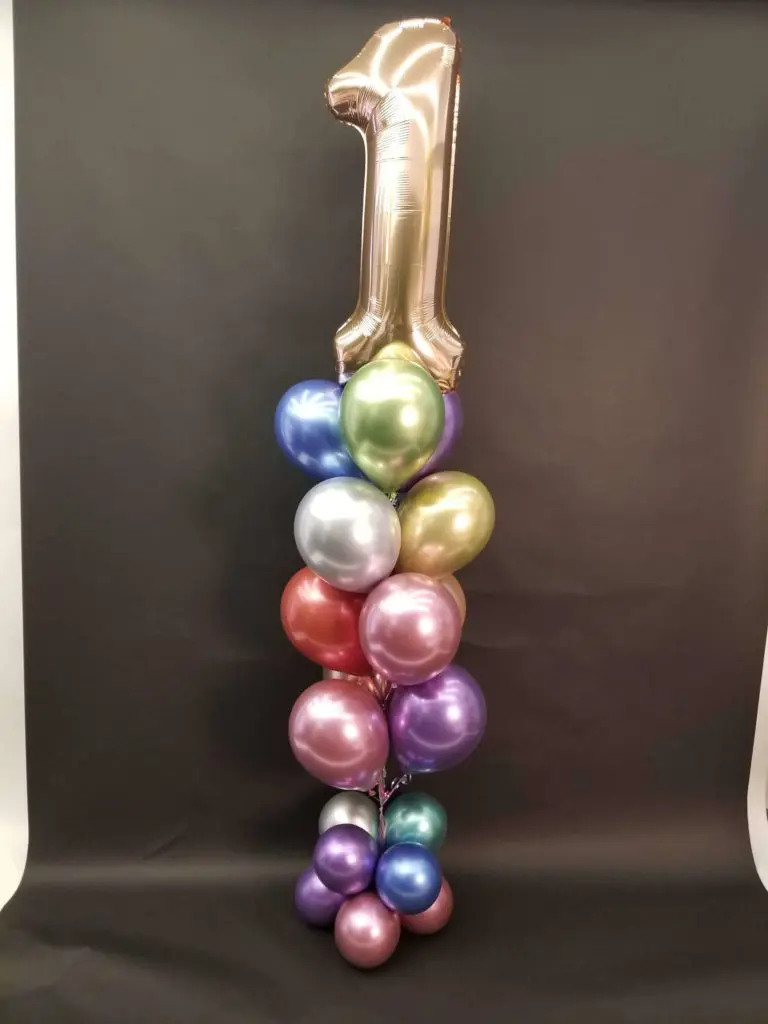 Chrome balloon column with number balloons in gold for a first birthday celebration.