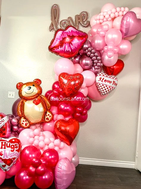 "I Love You" Heart Shape Balloon and Lips Balloon Bouquet with Red and Pink Heart Balloons to Celebrate Valentine's Day in Manhattan