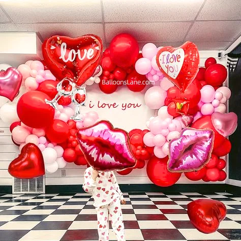 Celebrate Valentine's Day in Manhattan with "I Love You" Heart-Shaped Balloon and Lips Balloons