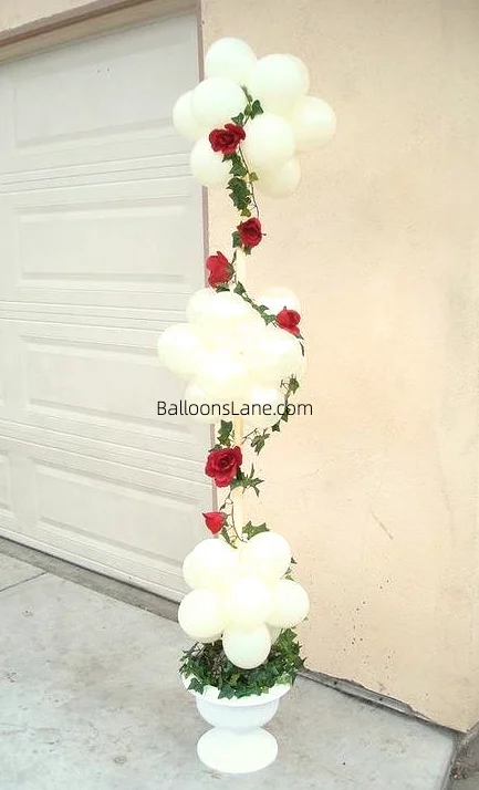 Elegant Pearl Lemon Chiffon balloon column suitable for birthdays, welcome back celebrations, anniversaries, and engagement events.