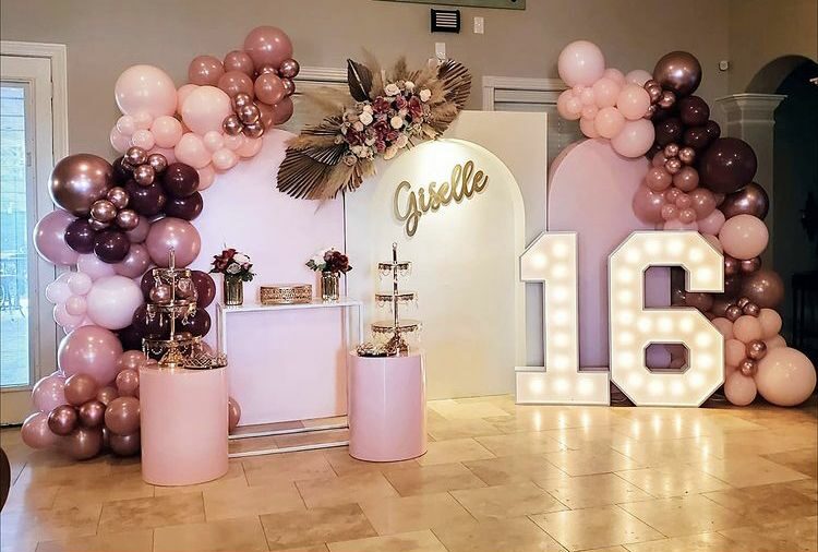 Sweet 16 balloons bouquets with rose gold number 1 & 6 balloons, accompanied by Pink,Dark pink, Chocolate Brown, Seal Brown, ligt pink balloons in Manhattan.